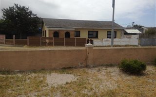 5 Bedroom House in Steenberg