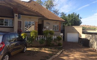 3 Bedroom House in Mondeor