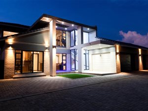 4 Bed House in Van Der Hoff Park