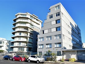2 Bed Apartment in Mouille Point