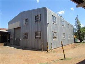 9500 m² Industrial space in Rosslyn