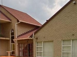 10 Bedroom House in Hallgate