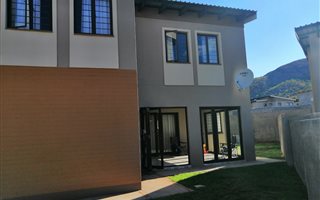 4 Bedroom House in Geelhoutpark