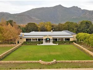 11.9 ha Farm in Franschhoek