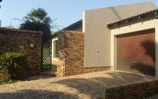 3 Bedroom House in Dowerglen and Ext