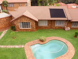 3 Bed House in Van Riebeeck Park