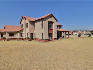 5 Bed House in Zwavelpoort
