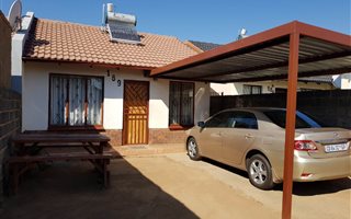 2 Bedroom House in Rabie Ridge