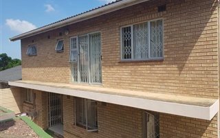 6 Bedroom House in Longcroft