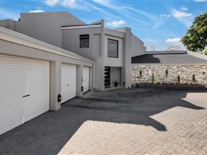 4 Bed House in Oaklands