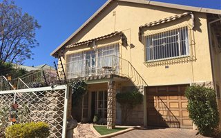3 Bedroom House in Kensington