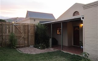1 Bedroom Garden Cottage in Sunnydale