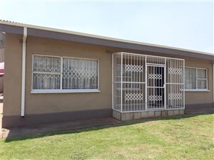 3 Bed Townhouse in Vanderbijlpark CW5