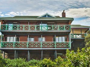 4 Bed House in Nature on Sea