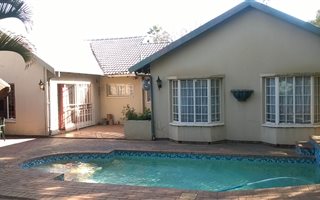 4 Bedroom House in Rooihuiskraal