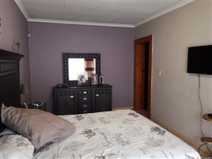 4 Bed House in Verwoerdpark