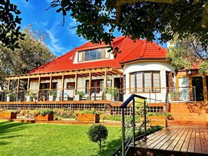 7 Bedroom House in Mossel Bay Central