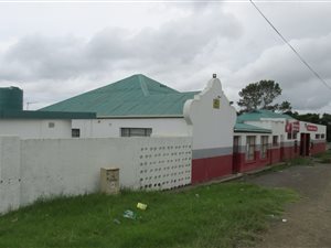 700 m² Commercial space in Macleantown