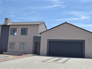 4 Bed House in Langebaan Country Estate