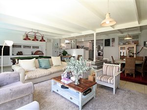 5 Bed House in Stuarts Hill