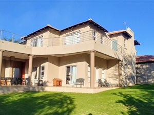 5 Bed House in Ruimsig Country Estate