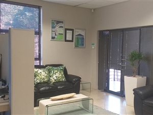 147 m² Office Space in Die Hoewes