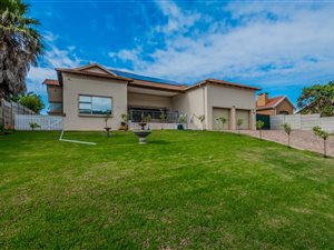 4 Bed House in Pienaarstrand