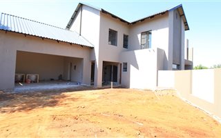 5 Bedroom House in The Hills