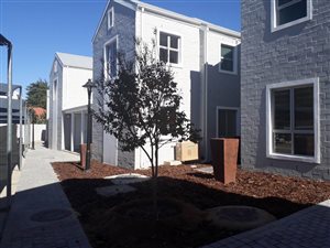 2 Bed Townhouse in Paarl Central East