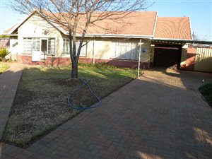 4 Bed House in Songloed