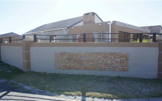 3 Bedroom House in Heather Park