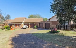 6 Bedroom House in Gholfsig