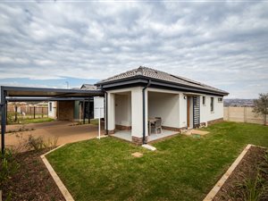 3 Bed House in Lotus Gardens