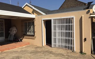 Commercial space in Oakdene