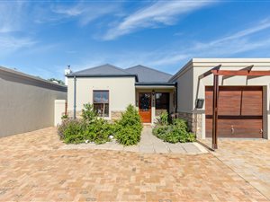 3 Bedroom House in Melkbosstrand