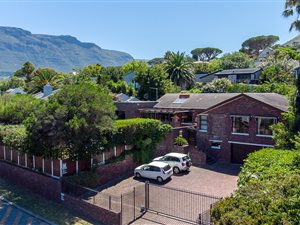 4 Bed House in Penzance Estate