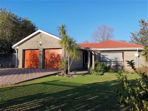 4 Bed House in Loerie Park