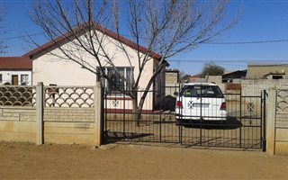 2 Bedroom House in Kanana