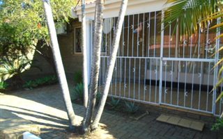 2 Bedroom Townhouse in Rustenburg Central