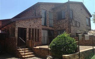 4 Bedroom House in Constantia Kloof