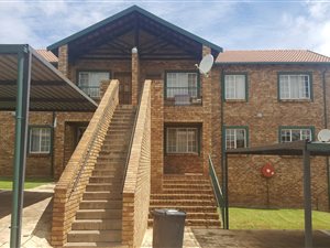 2 Bed Apartment in Rietvalleirand