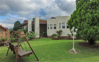 11 Bedroom House in Die Heuwel