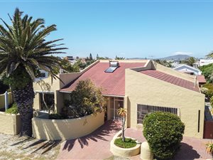 3 Bed House in Van Riebeeckstrand