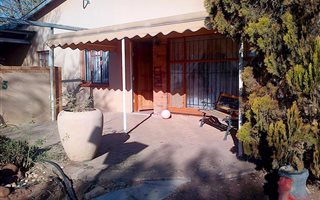 4 Bedroom House in Roosheuwel