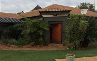 4 Bedroom House in Kameeldrift East