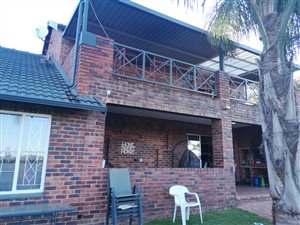 4 Bed House in Roodekrans