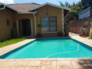3 Bed House in Geelhoutpark