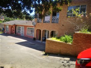 5 Bed House in Clare Hills