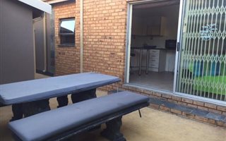 1 Bedroom Garden Cottage in Mondeor