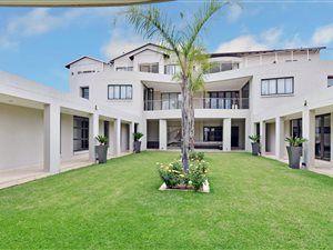 7 Bed House in Bryanston